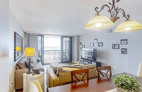 Crescent Beach Condo | 130 m² Condo ∙ 3 bedrooms ∙ 6 guests