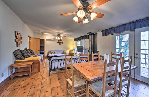 Bryson City Cottage | 130 m² Cabin ∙ 2 bedrooms ∙ 11 guests
