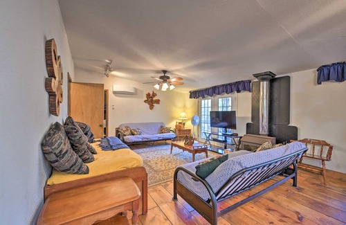 Bryson City Cottage | 130 m² Cabin ∙ 2 bedrooms ∙ 11 guests