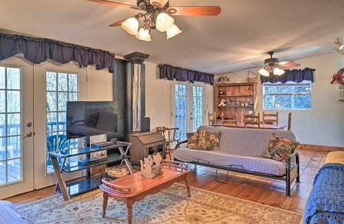 Bryson City Cottage | 130 m² Cabin ∙ 2 bedrooms ∙ 11 guests