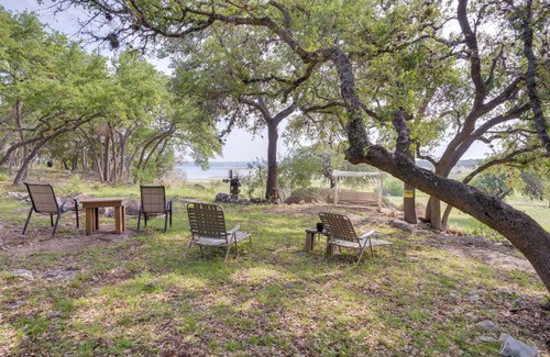 Canyon Lake Cottage | 130 m² Cabin ∙ 2 bedrooms ∙ 6 guests