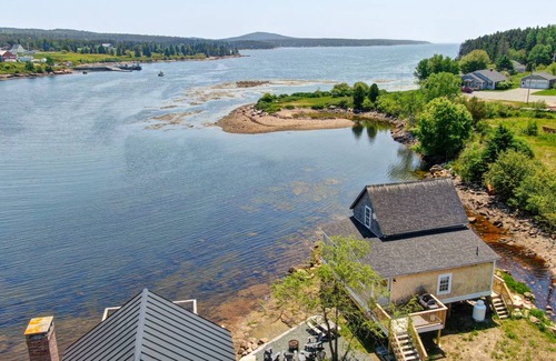 Winter Harbor Cottage | 130 m² Cabin ∙ 2 bedrooms ∙ 7 guests