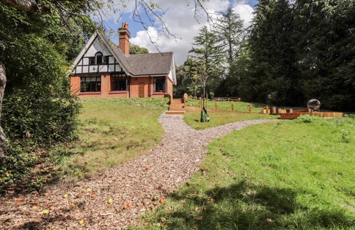 Loughton Cottage | 130 m² Cottage ∙ 3 bedrooms ∙ 5 guests