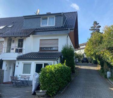 Ronsdorf Apartment | 130 m² Apartment ∙ 3 bedrooms ∙ 11 guests