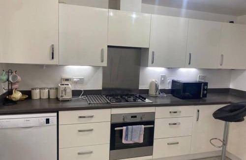 Basingstoke House | 130 m² House ∙ 1 bedroom ∙ 7 guests