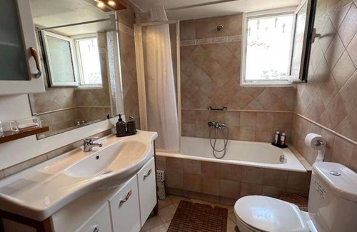 Ermionida House | 130 m² House ∙ 3 bedrooms ∙ 6 guests