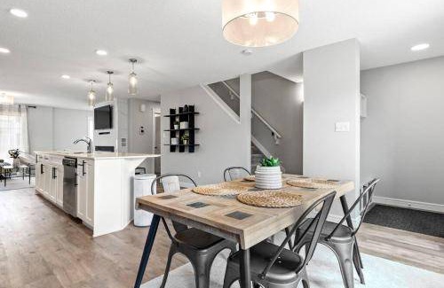 West Edmonton House | 130 m² House ∙ 4 bedrooms ∙ 10 guests
