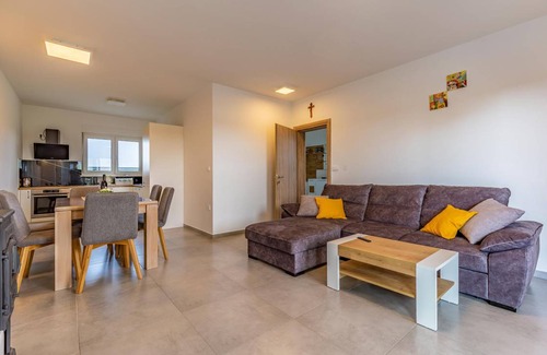 Pomer House | 130 m² Maisonette ∙ 2 bedrooms ∙ 5 guests