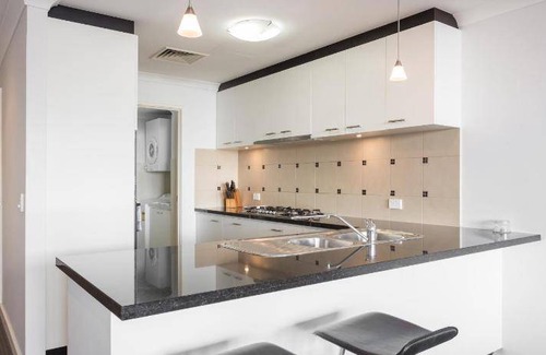 Rockingham Apartment | 130 m² Serviced apartment ∙ 3 bedrooms ∙ 6 guests