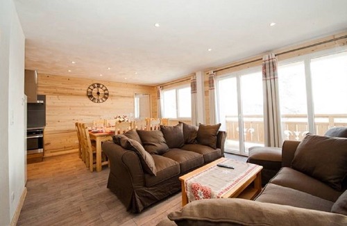 Romans-sur-Isere Villa | 130 m² Villa ∙ 5 bedrooms ∙ 10 guests