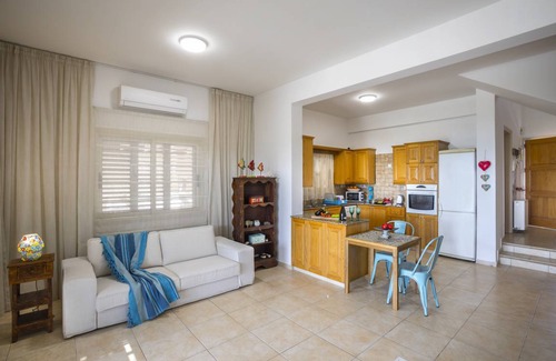 Meneou Villa | 130 m² Villa ∙ 3 bedrooms ∙ 6 guests