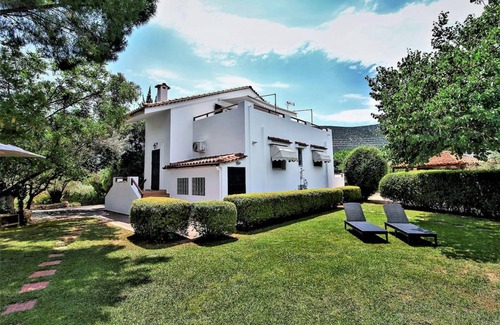 Asklipiio Villa | 130 m² Villa ∙ 4 bedrooms ∙ 8 guests