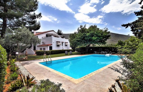Asklipiio Villa | 130 m² Villa ∙ 4 bedrooms ∙ 8 guests