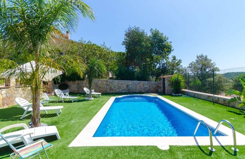 Cruilles Villa | 130 m² Villa ∙ 4 bedrooms ∙ 10 guests