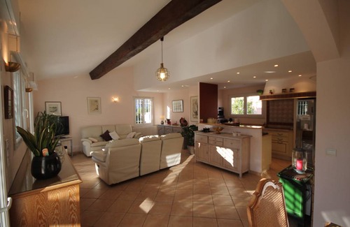 Cap-d'Antibes Villa | 130 m² Villa ∙ 3 bedrooms ∙ 6 guests