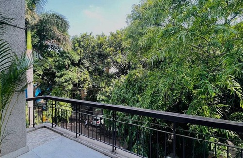 Sushant Lok Phase 1 Apartment | 1300 m² Apartment ∙ 2 bedrooms ∙ 5 guests