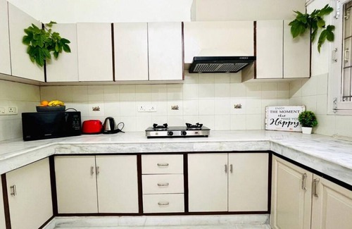 Sushant Lok Phase 1 Apartment | 1300 m² Apartment ∙ 2 bedrooms ∙ 5 guests