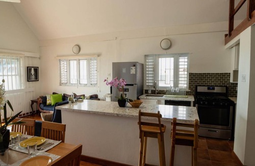Gordon Town House | 1300 m² House ∙ 1 bedroom ∙ 4 guests