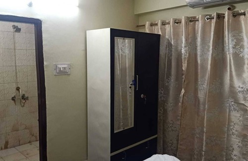 Indore Apartment | 1300 s.fit full independent flat at mid of city with all amenities