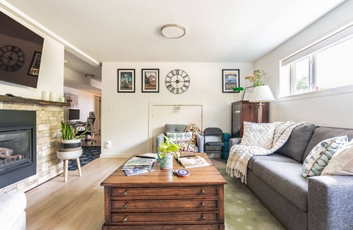 Federal Way House | 1300sft Retreat w/Sound View, Garden & Privacy