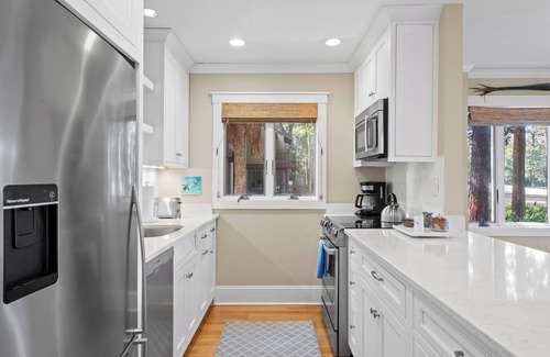 West Beach Village Condo | 1309 Fairway Oaks: Near Beach with 3BR, Golf Views, Beach Gear/Bike Credit