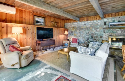Scottsburg Cottage | 131 m² Cabin ∙ 3 bedrooms ∙ 5 guests