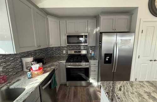 Wildwood Condo | 131 W Spicer Ave, Unit 2
