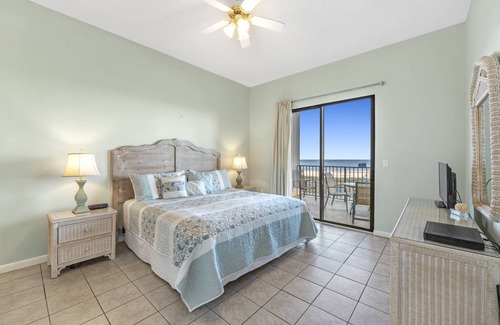 Orange Beach Condo | 133 m² Condo ∙ 3 bedrooms ∙ 10 guests