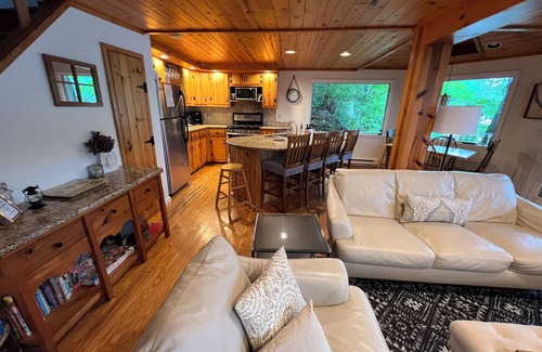 Scott House | 133’ Private Skaneateles Lakefront - Peaceful Retreat with Stunning Sunsets!