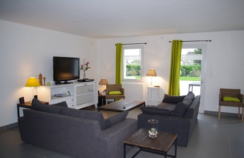 Sauzon House | 133m2 house with private pool on 750 m2 garden
