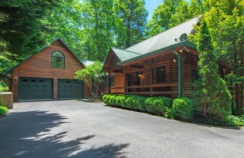 Foxfire Estates Cabin | 134 m² Cabin ∙ 3 bedrooms ∙ 6 guests