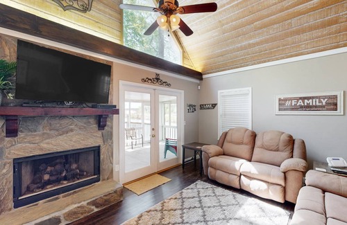 Eatonton Cabin | 134 m² Cabin ∙ 3 bedrooms ∙ 8 guests