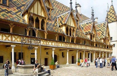 Beaune House | 134 m² House ∙ 5 bedrooms ∙ 12 guests