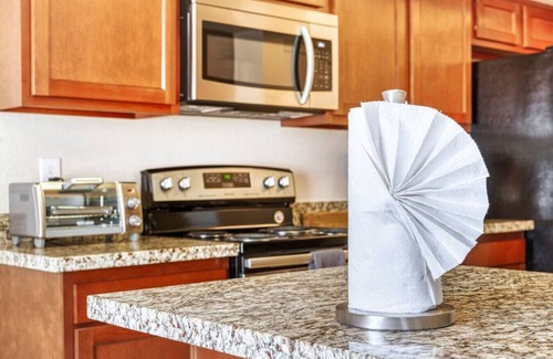 Mesa House | 1342 Emerald · 2BR Home near Skateland &Amusement Park w/Pool.