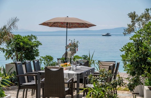 Bratus House | 135 m² House ∙ 3 bedrooms ∙ 7 guests
