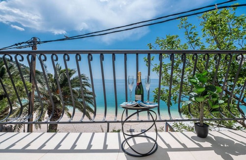 Bratus House | 135 m² House ∙ 3 bedrooms ∙ 7 guests