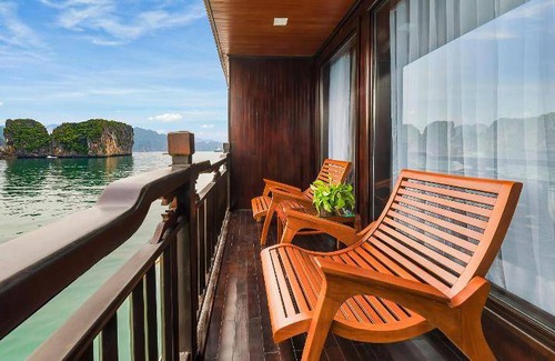 Ha Long Boat Rental | 135 m² Houseboat ∙ 8 guests