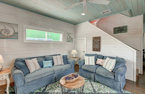 Port Aransas Cottage | 137 m² Cabin ∙ 4 bedrooms ∙ 10 guests