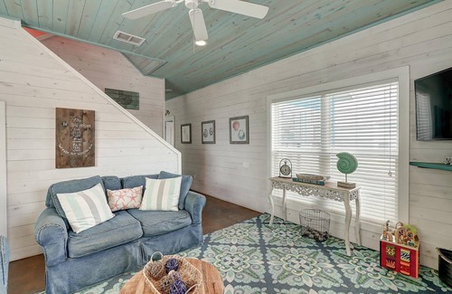 Port Aransas Cottage | 137 m² Cabin ∙ 4 bedrooms ∙ 10 guests