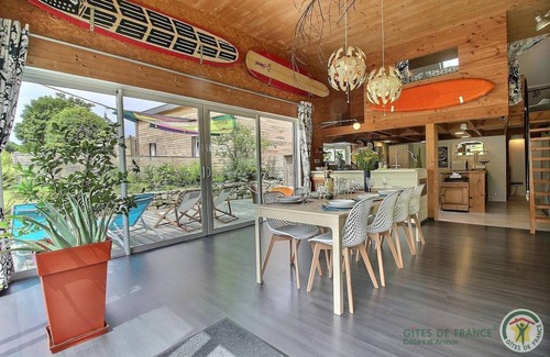 Plouaret House | 138 m² Gîte ∙ 4 bedrooms ∙ 8 guests