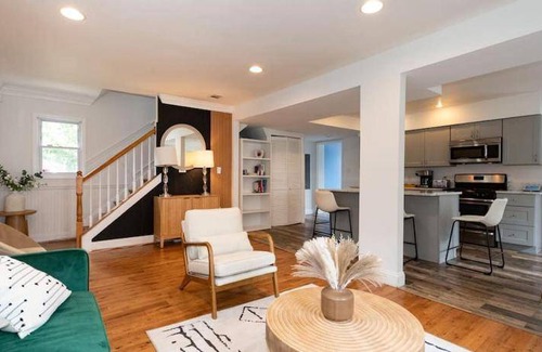 Takoma Park Apartment | 139 m² Apartment ∙ 4 bedrooms ∙ 12 guests