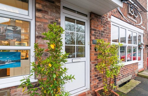Wilmslow Apartment | 139 m² Apartment ∙ 2 bedrooms ∙ 4 guests