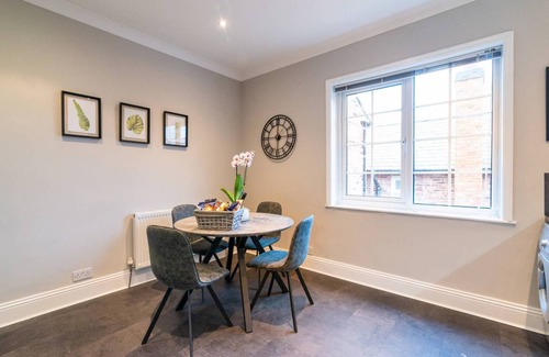 Wilmslow Apartment | 139 m² Apartment ∙ 2 bedrooms ∙ 4 guests