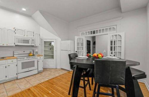 West Philadelphia Apartment | 139 m² Apartment ∙ 2 bedrooms ∙ 4 guests