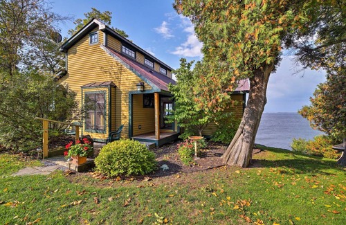 North Hero Cottage | 139 m² Cabin ∙ 2 bedrooms ∙ 6 guests