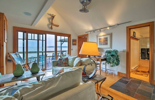 North Hero Cottage | 139 m² Cabin ∙ 2 bedrooms ∙ 6 guests