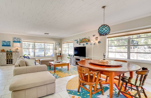 Homosassa Cottage | 139 m² Cabin ∙ 2 bedrooms ∙ 4 guests