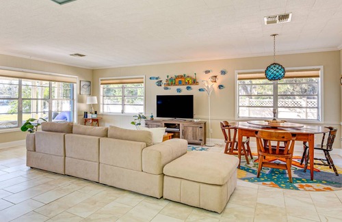 Homosassa Cottage | 139 m² Cabin ∙ 2 bedrooms ∙ 4 guests