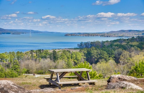 Guntersville Cottage | 139 m² Cabin ∙ 3 bedrooms ∙ 8 guests