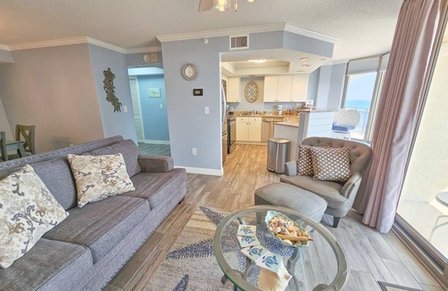 Arcadian Shores Condo | 139 m² Condo ∙ 2 bedrooms ∙ 8 guests